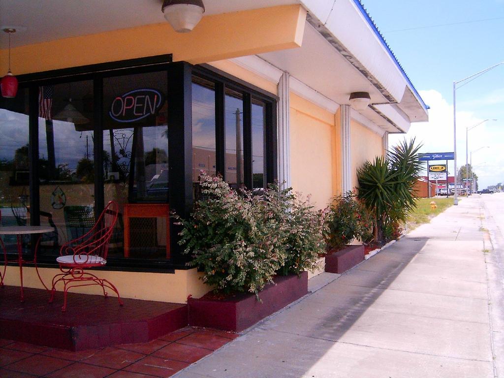 Budget Inn Of Okeechobee Exteriör bild